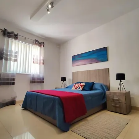 Rare Central 3 Bed شقة *