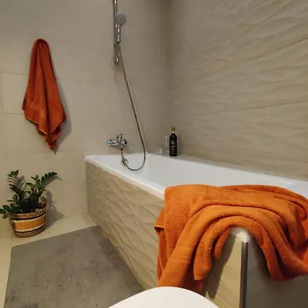 Rare Central 3 Bed شقة *
