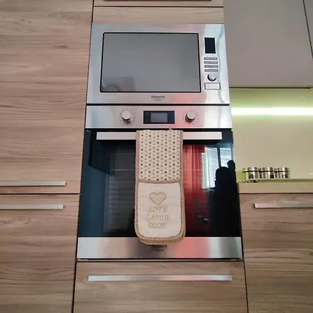 شقة Rare Central 3 Bed سليمة