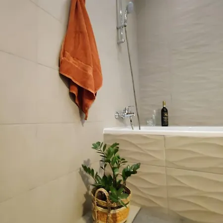 Rare Central 3 Bed شقة *